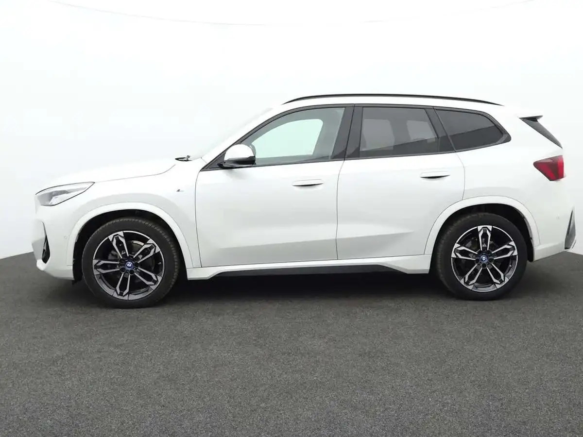 2024-bmw-ix1-e-edrive20-m-sport-big-4
