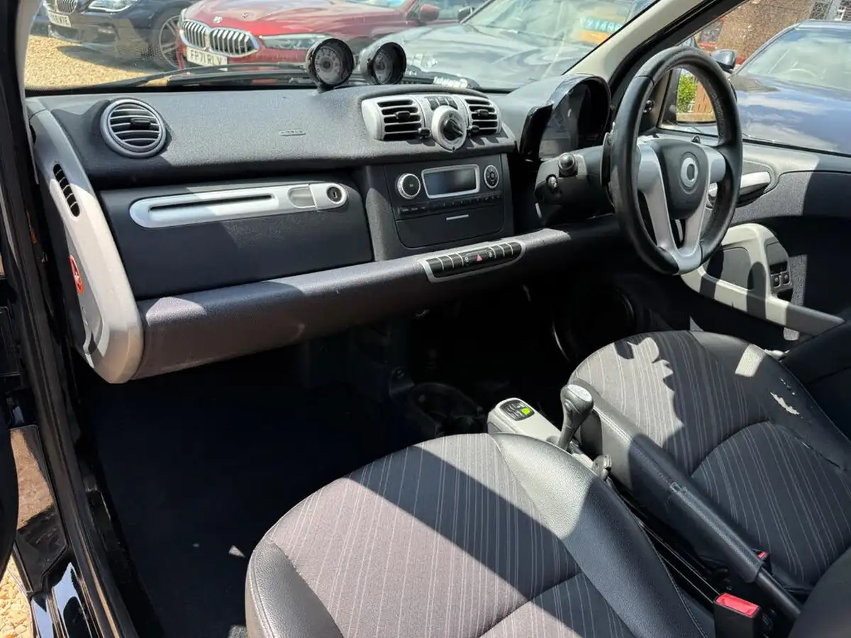 2013-smart-fortwo-10-edition-21-coupe-big-9