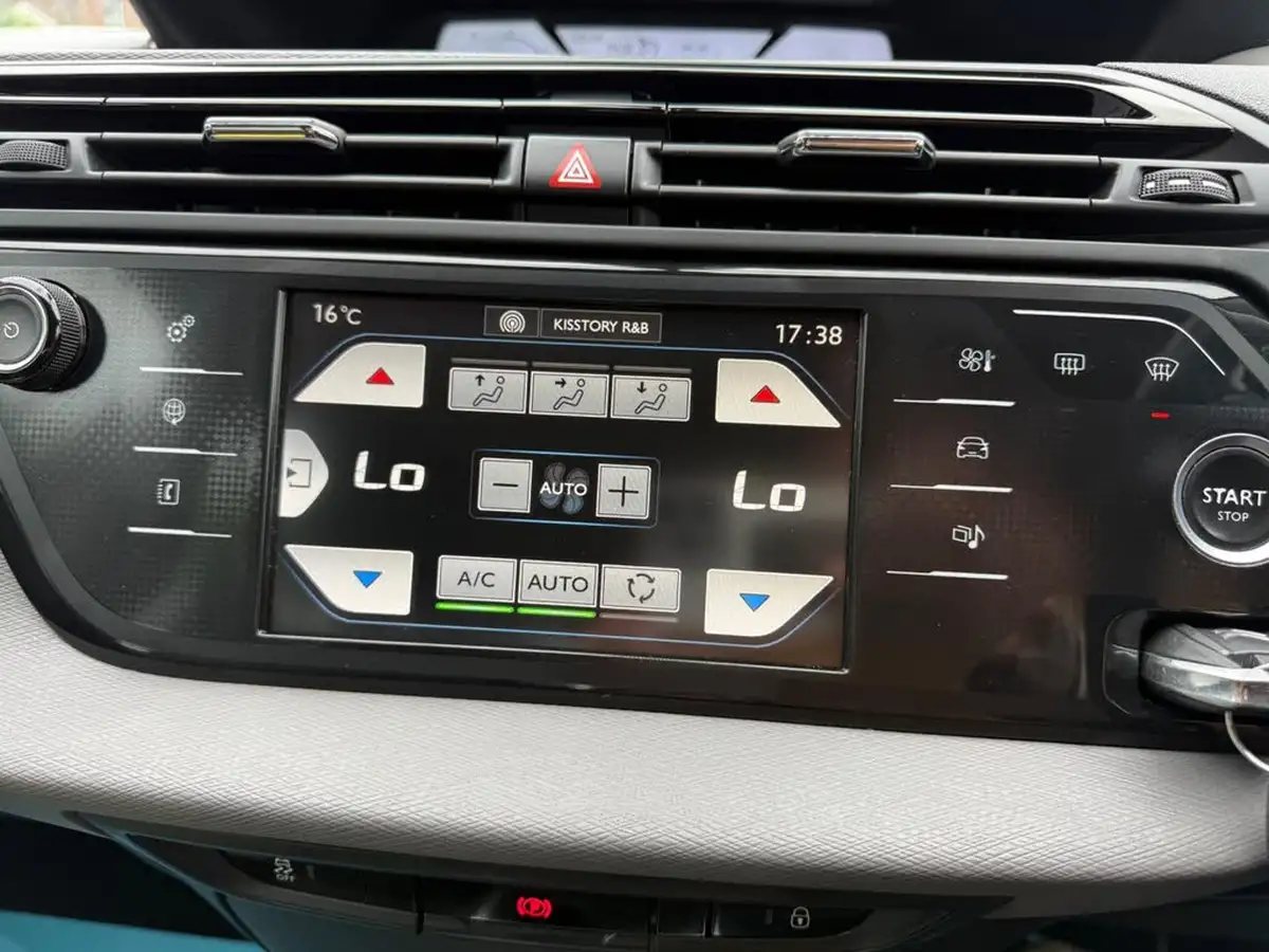 2016-citroen-c4-picasso-16bluehdi-vtr-120ps-big-29