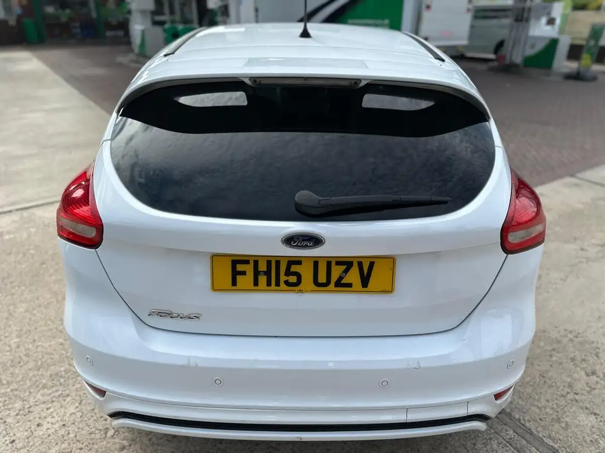 2015-ford-focus-15tdci-titanium-hatchback-big-9