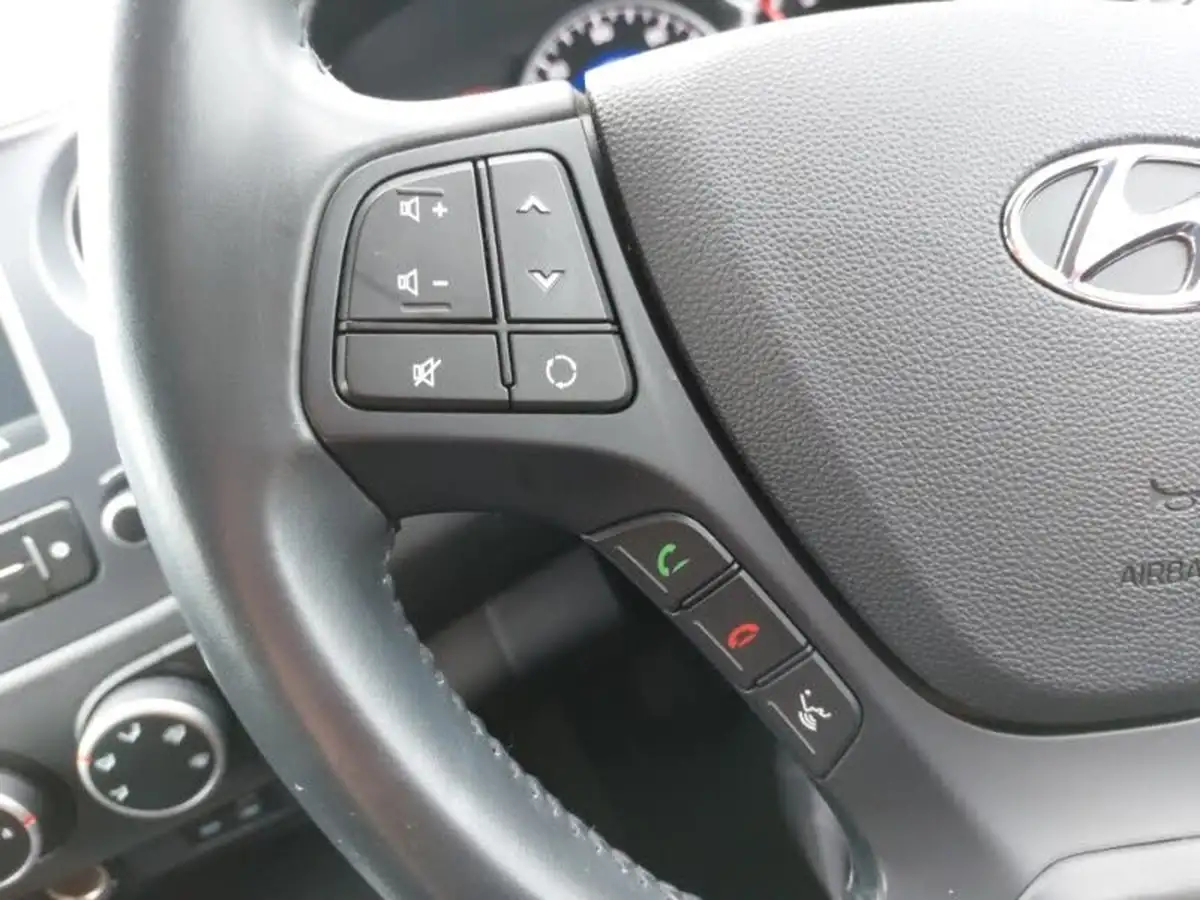 2020-hyundai-i10-10-play-big-14