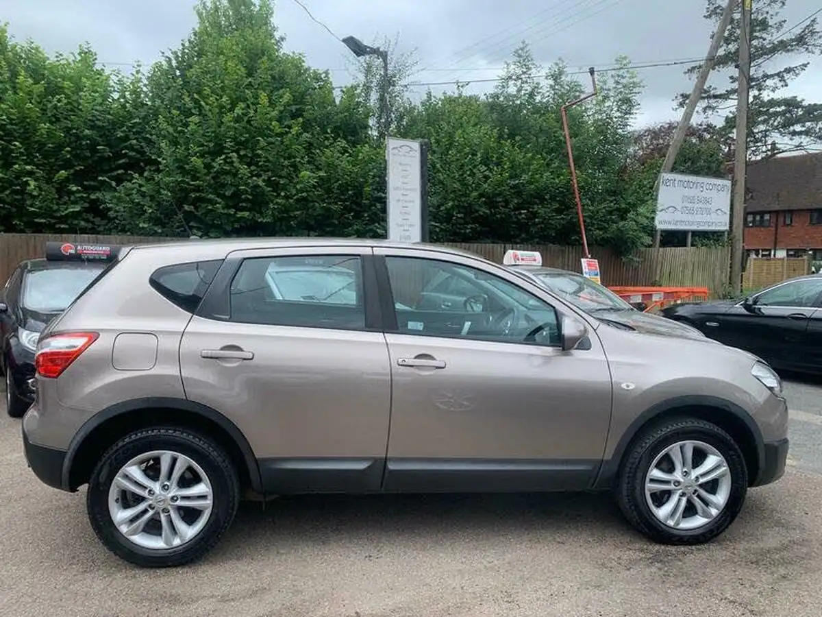2012-nissan-qashqai-16-acenta-big-7