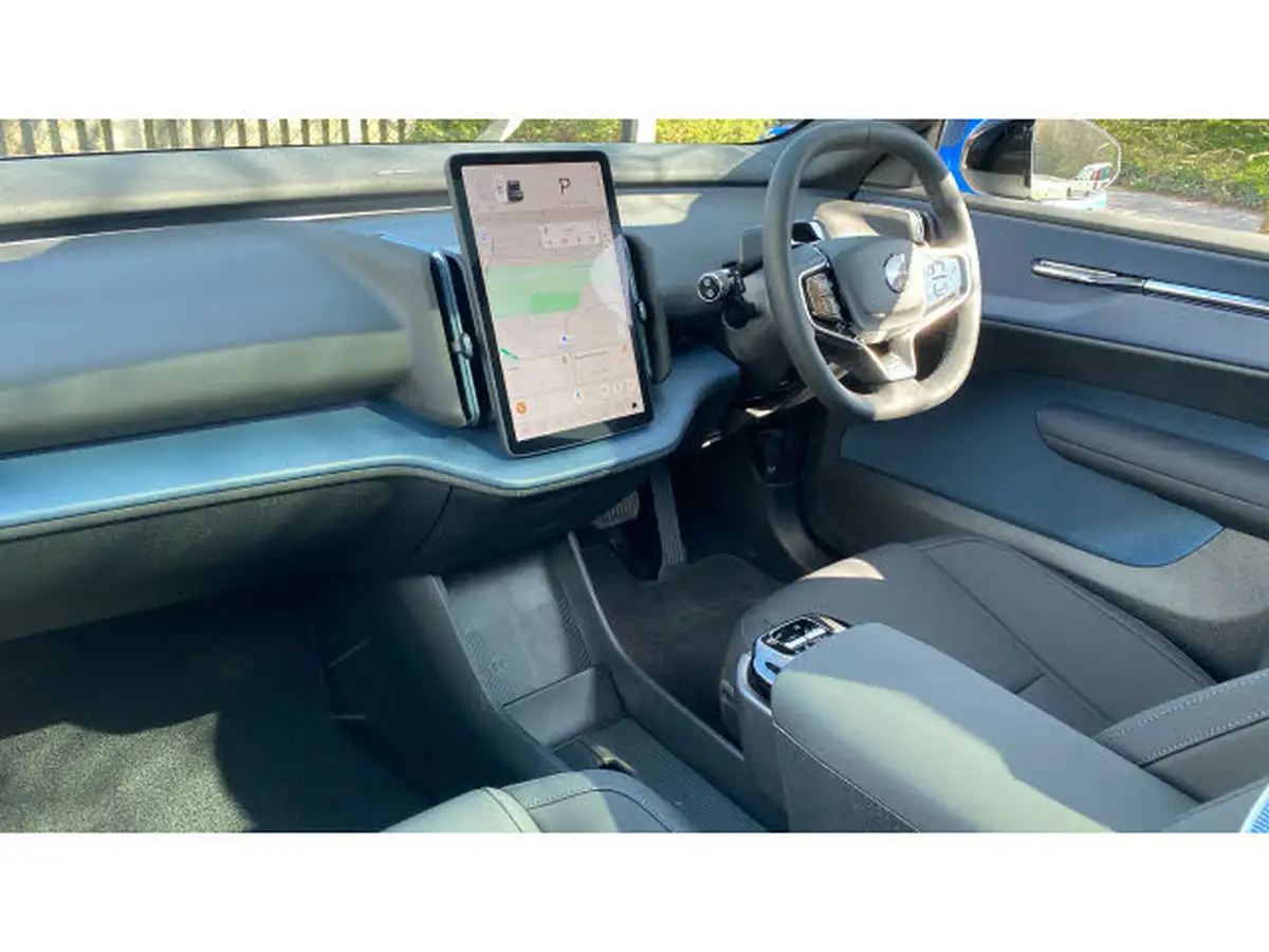 2025-volvo-ex30-e-twin-ultra-big-3