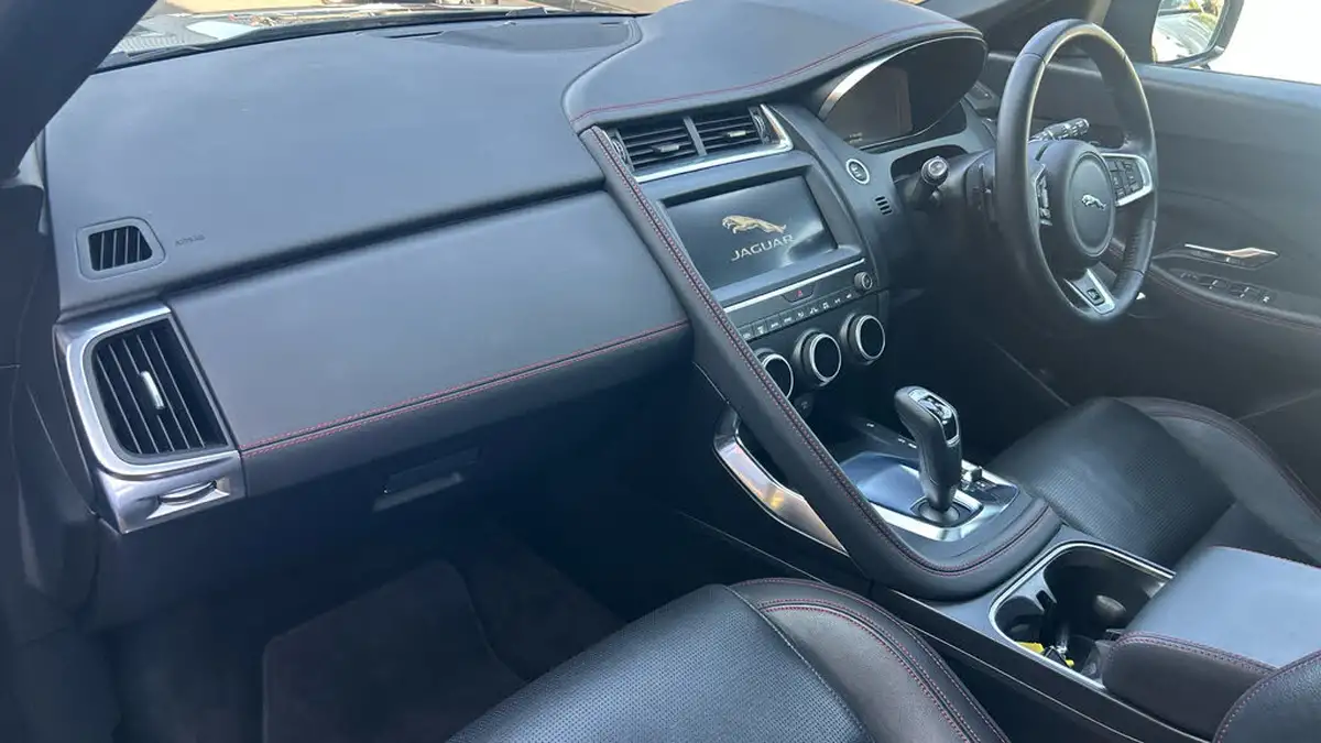 2019-jaguar-e-pace-20-i4d-chequered-flag-180ps-big-22