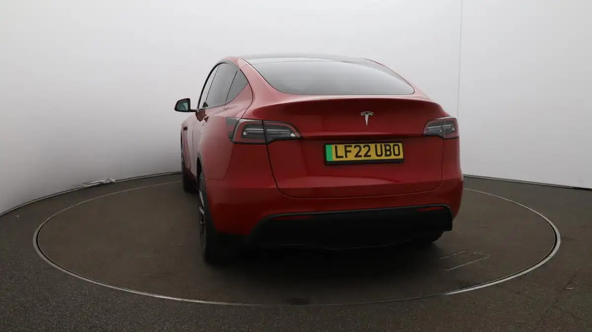 2022-tesla-model-y-e-long-range-big-59