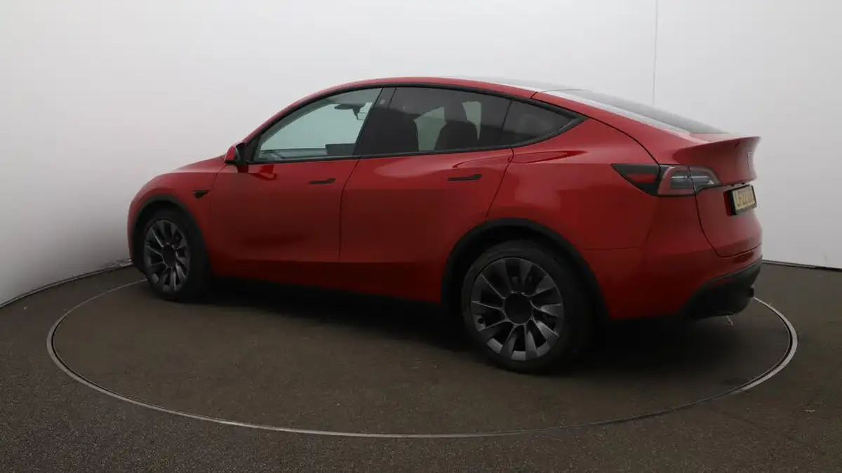 2022-tesla-model-y-e-long-range-big-11