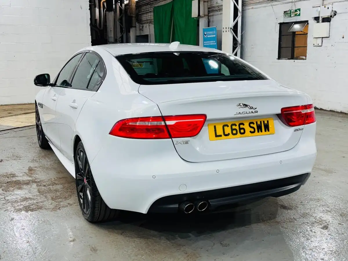 2017-jaguar-xe-20d-r-sport-180ps-1999cc-auto-big-5
