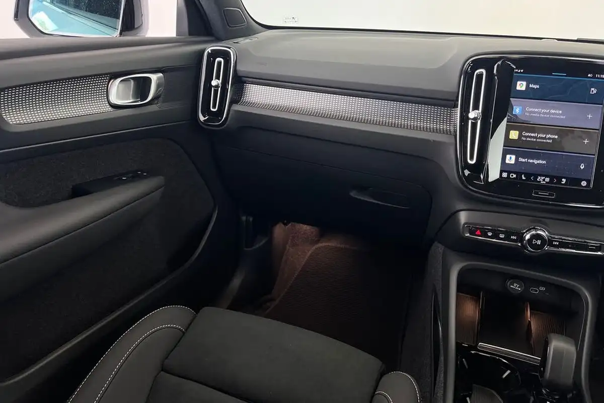 2024-volvo-xc40-big-27