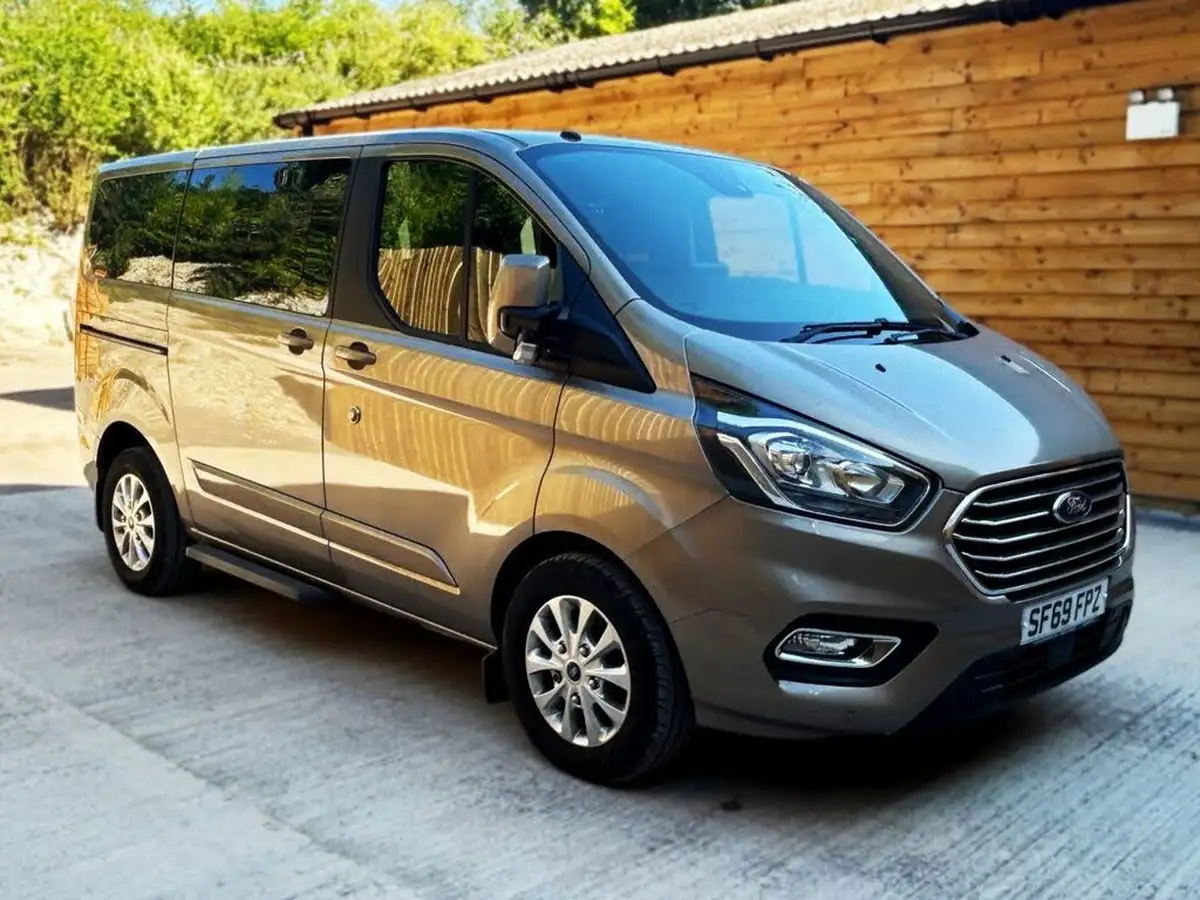 2019-ford-tourneo-custom-big-1