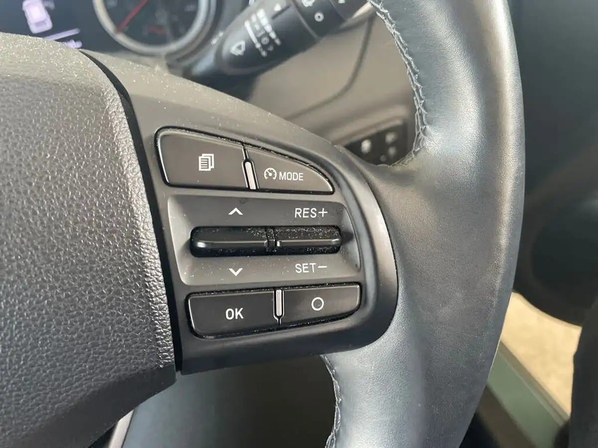 2022-hyundai-i10-10-premium-auto-big-16