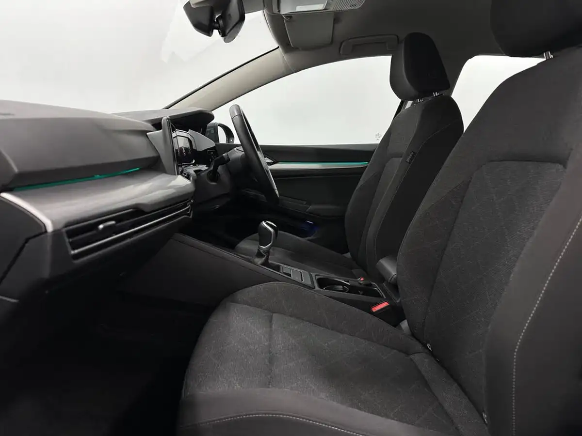 2023-volkswagen-golf-15-tsi-life-150ps-hatchback-big-30