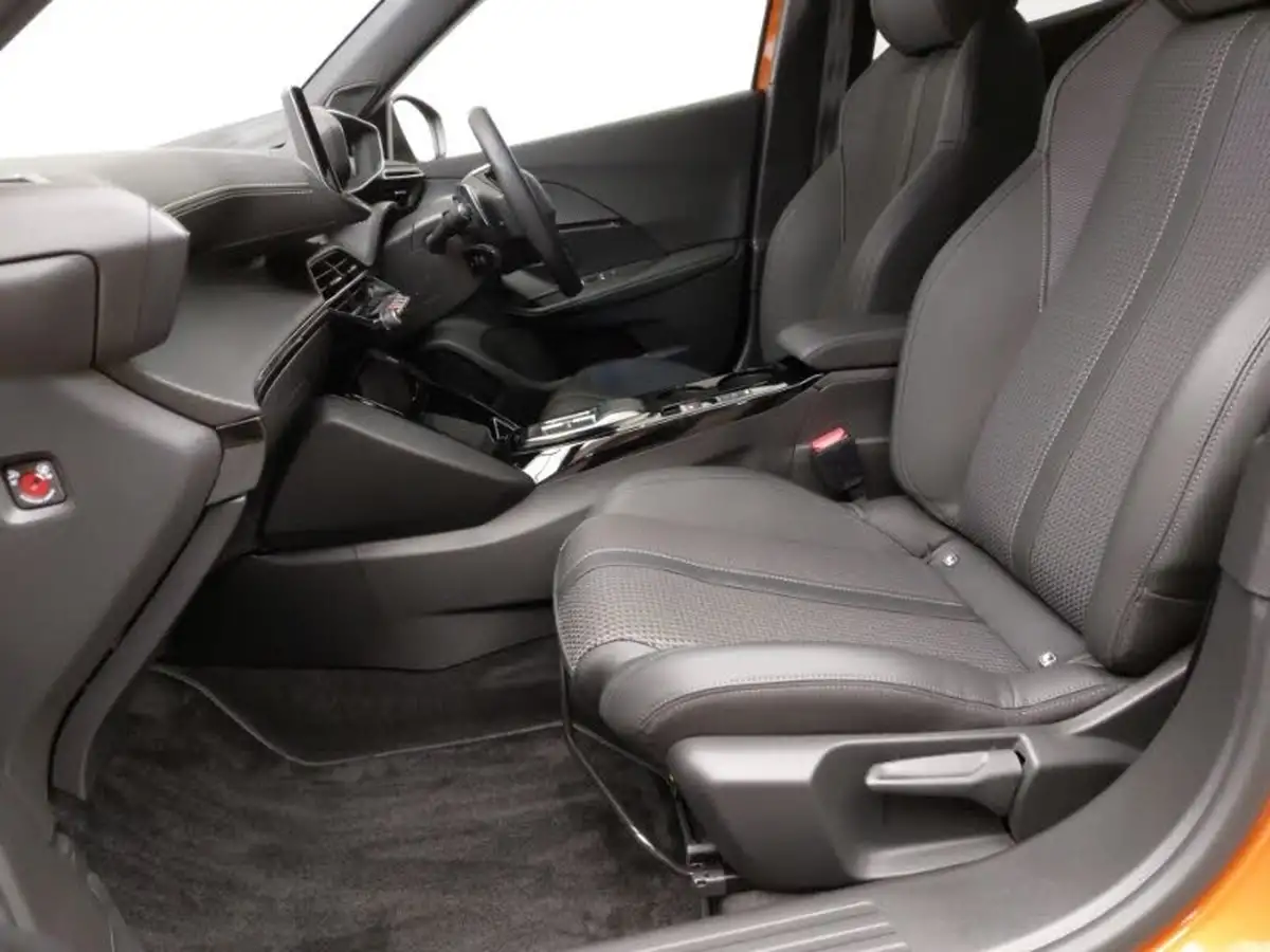 2023-peugeot-2008-suv-12-puretech-gt-130ps-hatchback-eat8-big-4