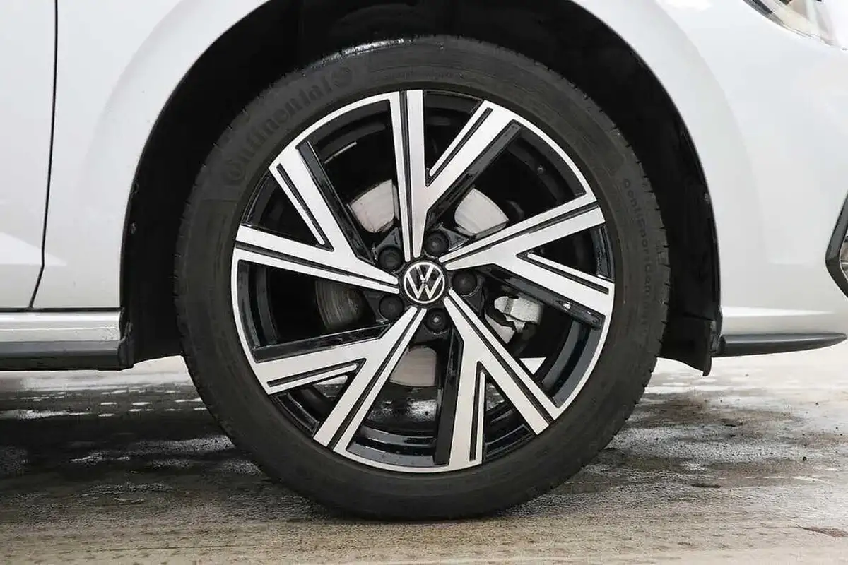 2024-volkswagen-polo-10-tsi-r-line-115ps-dsg-big-4