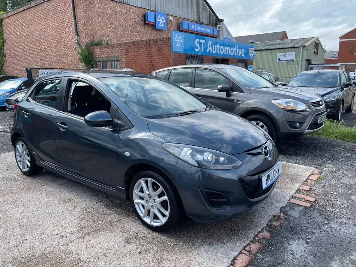 2011-mazda-mazda2-13-tamura-5d-big-36