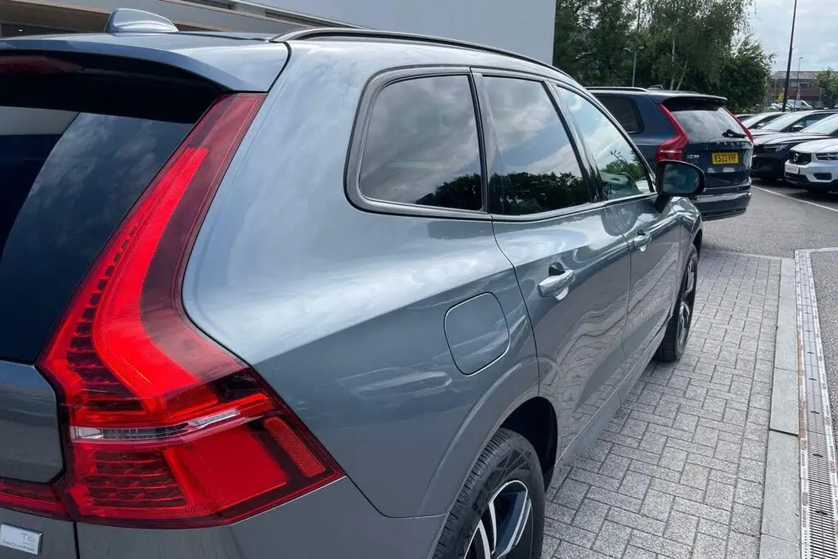 2021-volvo-xc60-20-t6-r-design-340bhp-big-13