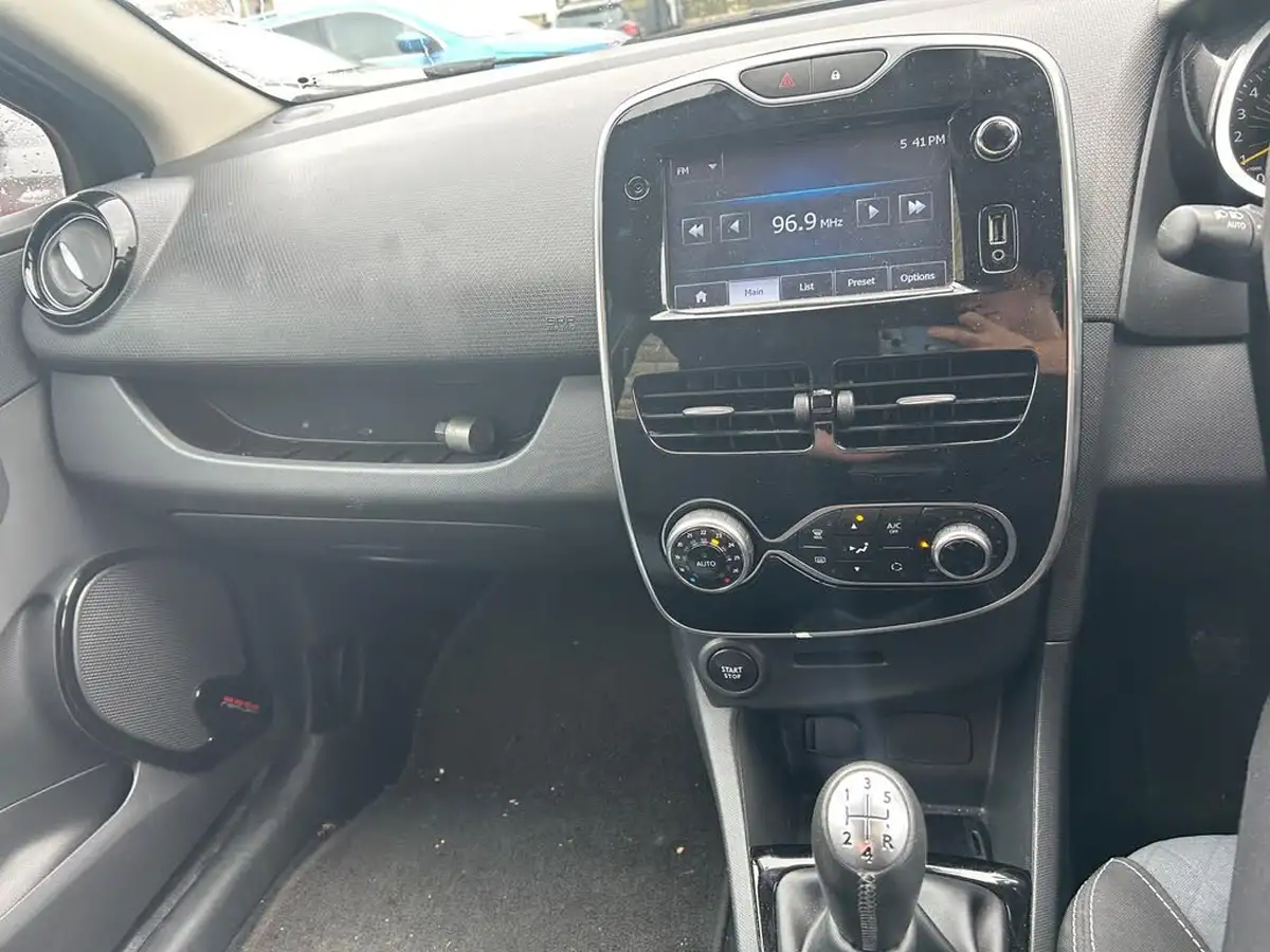 2015-renault-clio-09-tce-dynamique-s-nav-big-8