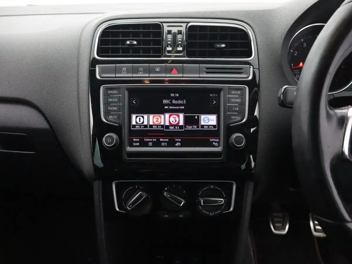 2016-volkswagen-polo-18-tsi-gti-5d-big-16