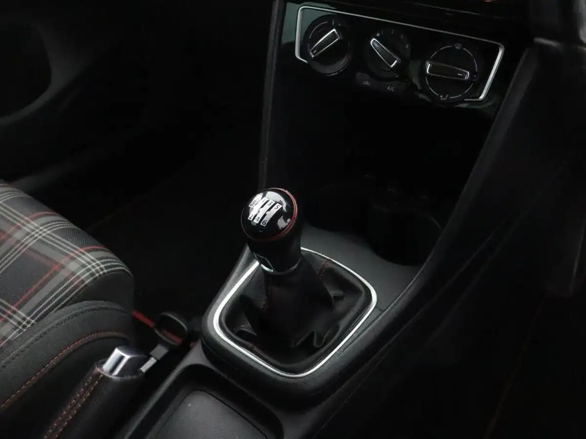 2016-volkswagen-polo-18-tsi-gti-5d-big-20