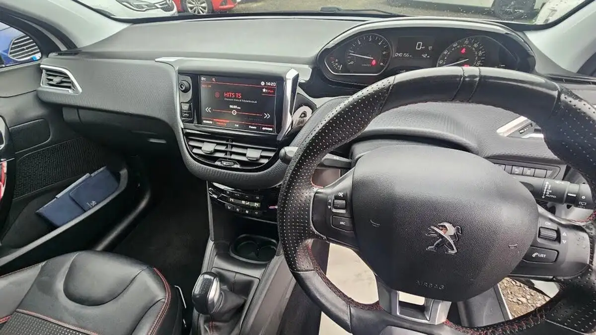 2017-peugeot-208-16bluehdi-gt-line-100bhp-5d-big-25