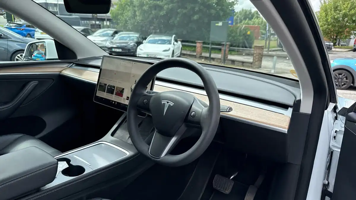 2024-tesla-model-y-e-long-range-306bhp-awd-big-8
