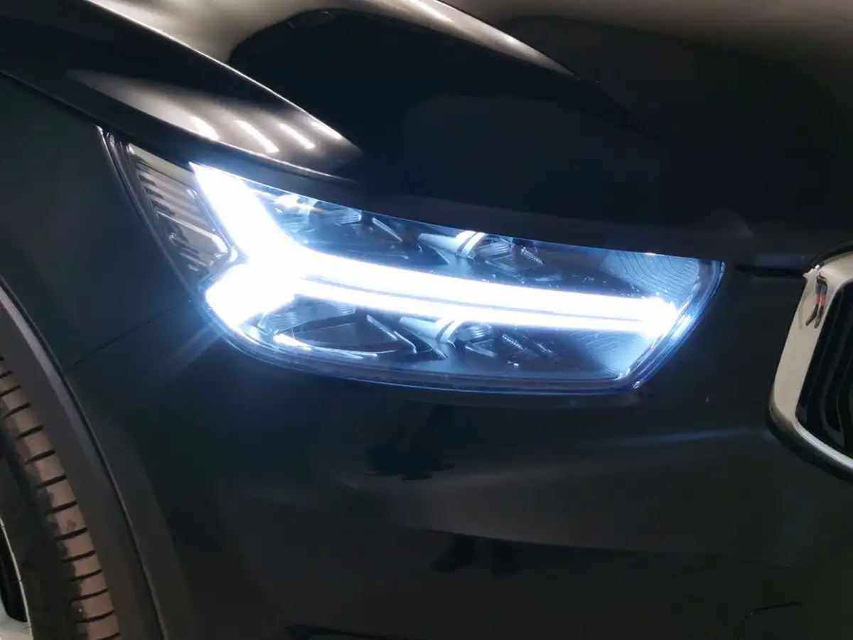 2022-volvo-xc40-15-t3-momentum-auto-big-30