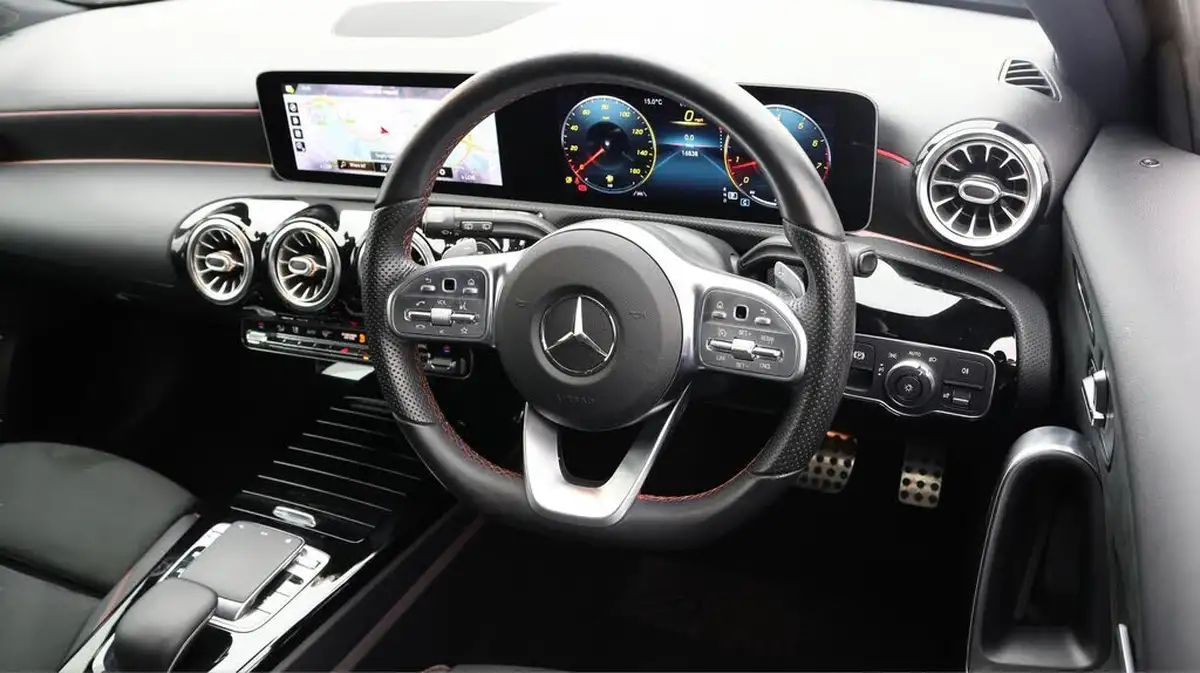 2019-mercedes-benz-a-class-20-a220-amg-line-premium-plus-hatchback-5d-4matic-big-9