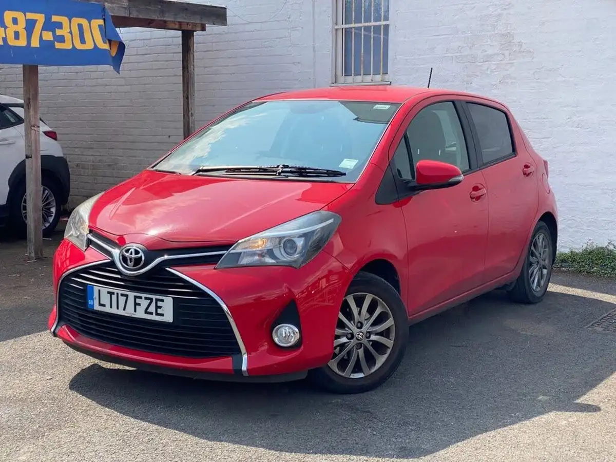 2017-toyota-yaris-133-icon-5d-big-5
