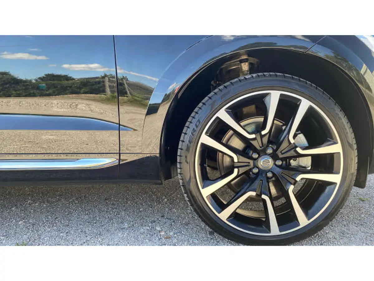 2024-volvo-xc60-20-b5-ultra-dark-big-15
