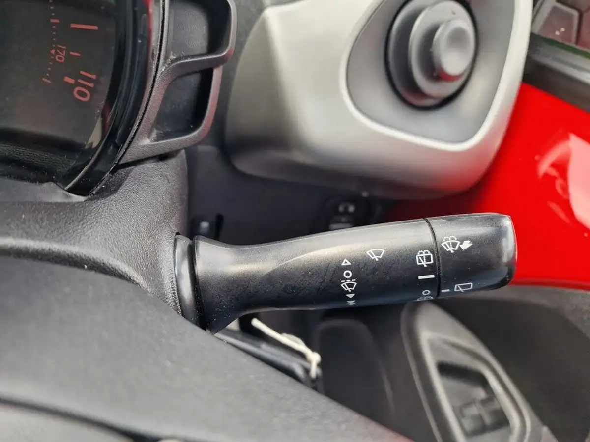 2016-toyota-aygo-10-vvt-i-x-play-68bhp-3d-big-19