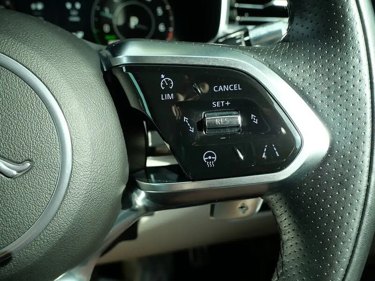 2022-jaguar-f-pace-20-p400e-r-dynamic-hse-big-14
