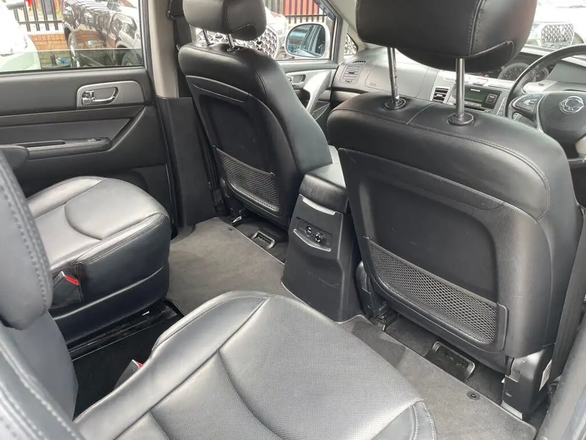 2019-kgm-ssangyong-turismo-22td-ex-big-19