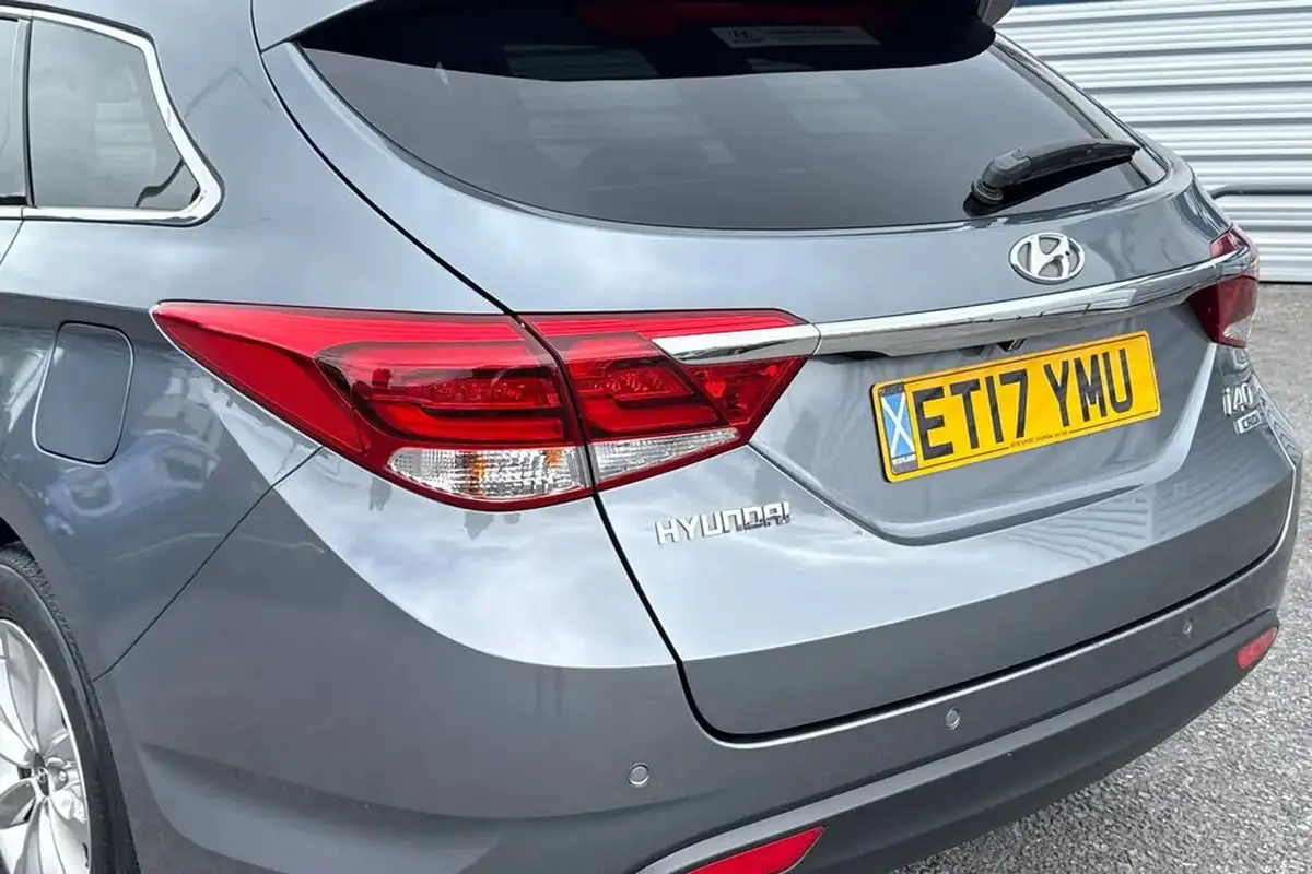 2017-hyundai-i40-17crdi-se-nav-141ps-tourer-5d-big-7