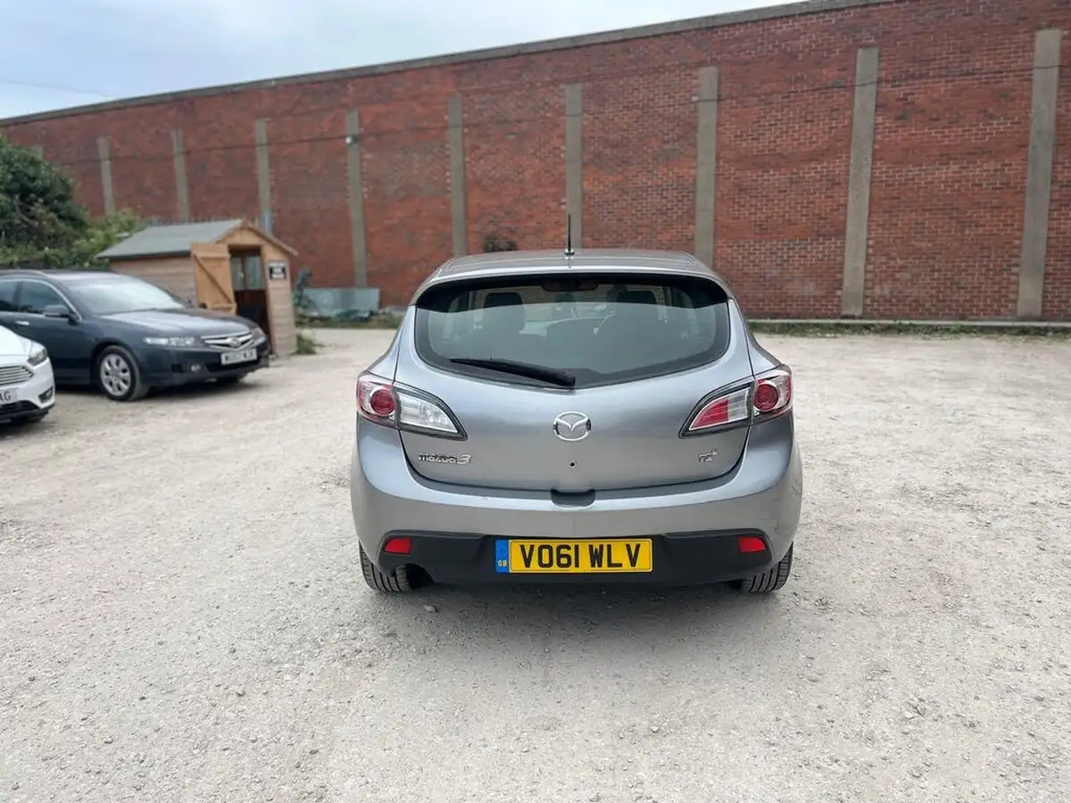 2011-mazda-mazda3-16td-ts2-nav-big-8