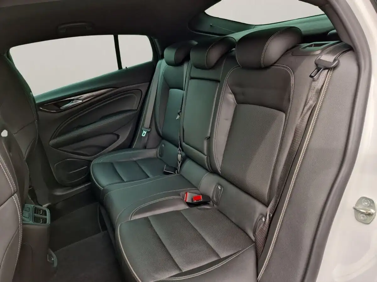 2018-vauxhall-insignia-grand-sport-20-biturbo-gsi-nav-big-28