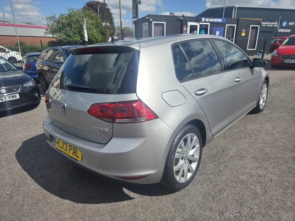 2013-volkswagen-golf-20tdi-gt-ss-hatchback-5d-big-7