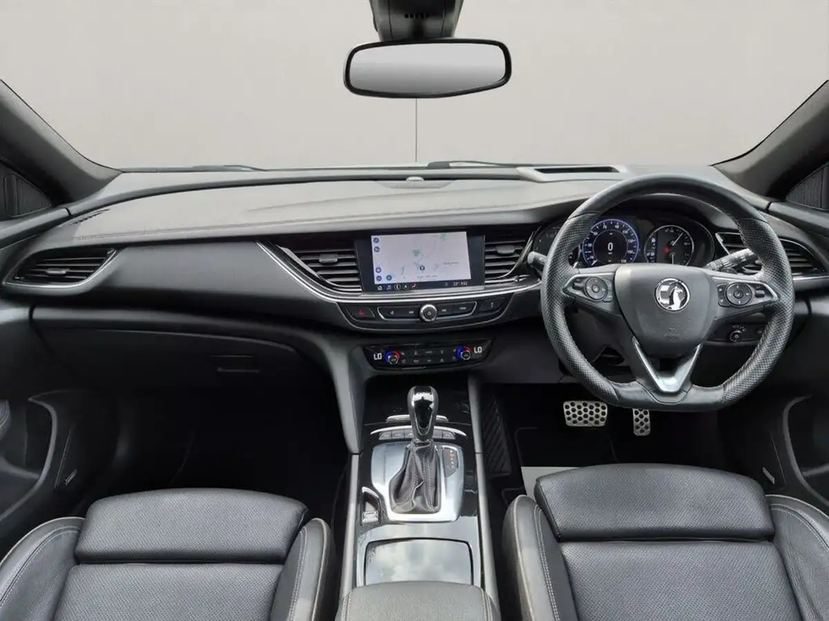 2018-vauxhall-insignia-grand-sport-20-biturbo-gsi-nav-big-4