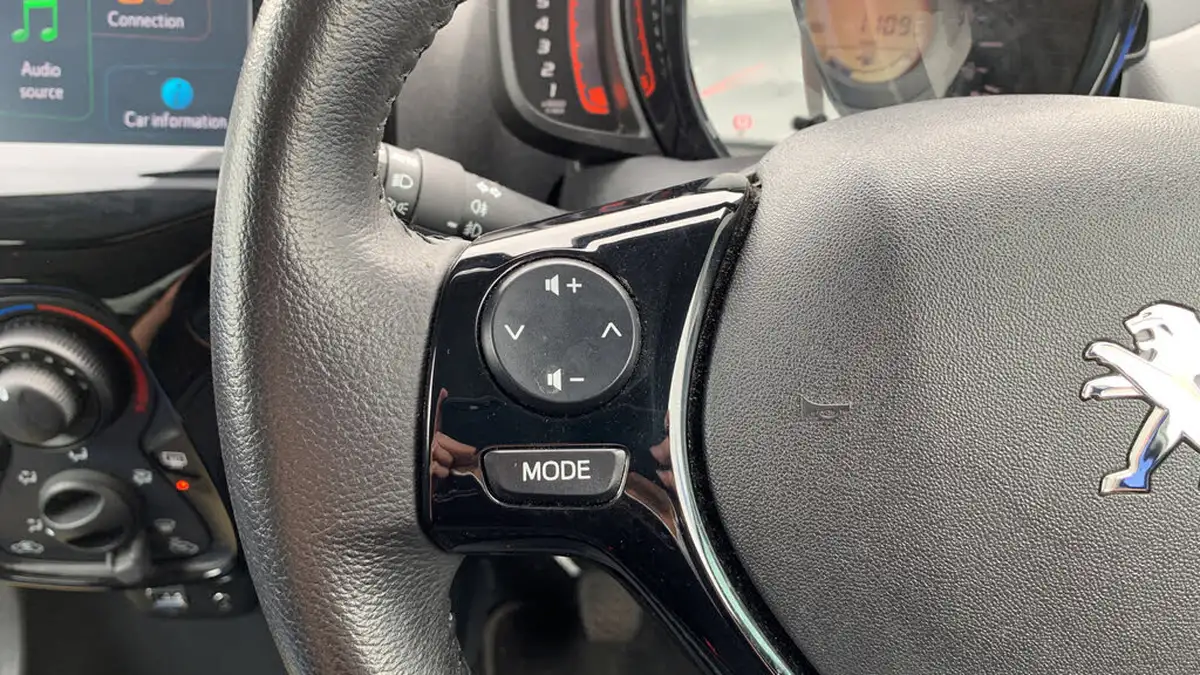 2021-peugeot-108-10-allure-hatchback-5d-big-22