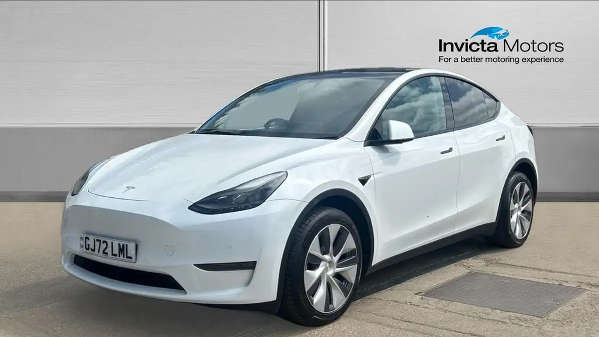 2022-tesla-model-y-e-long-range-big-6
