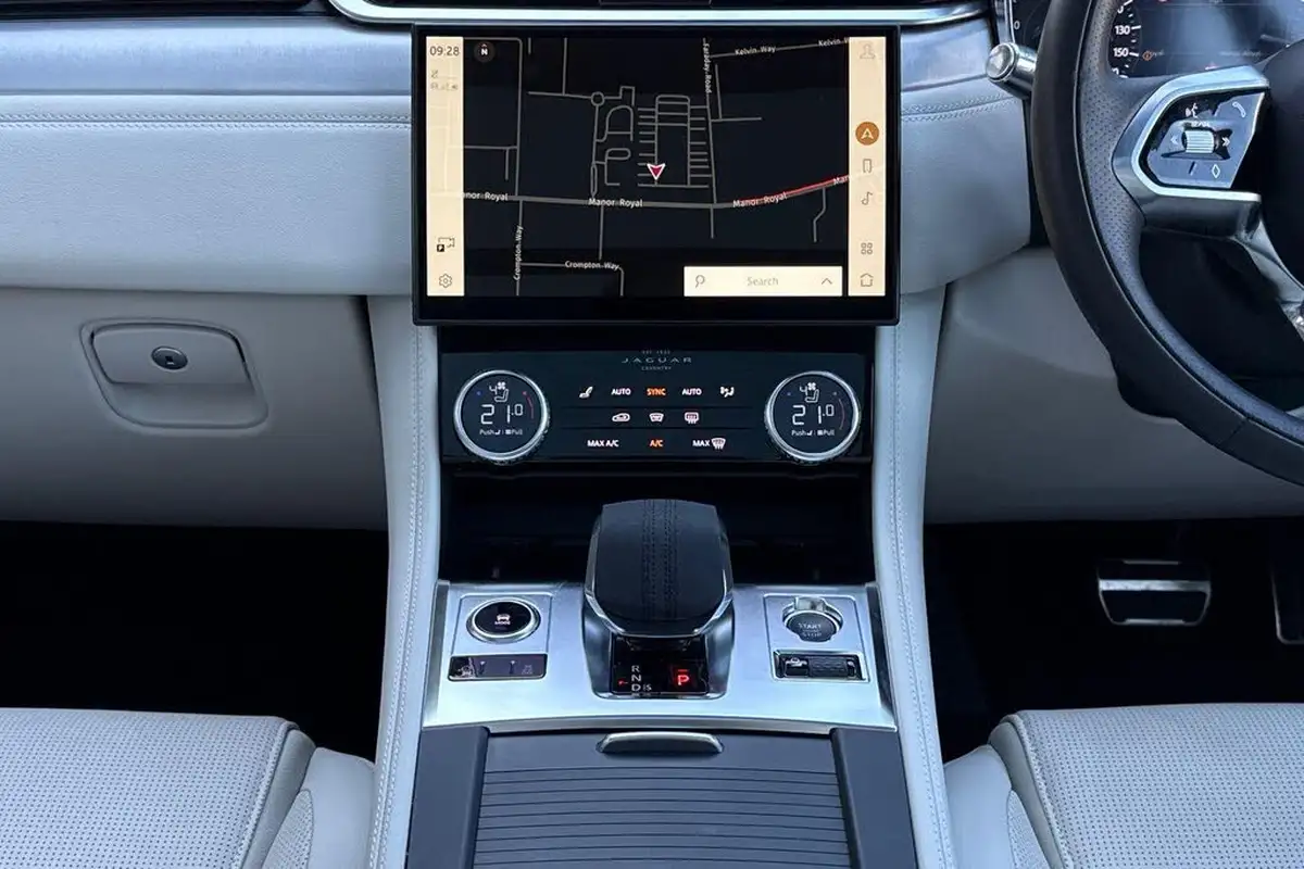 2022-jaguar-f-pace-20-p250-r-dynamic-se-big-30
