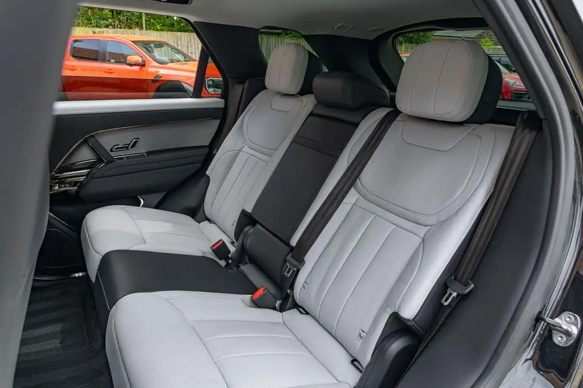 2024-land-rover-range-rover-sport-30-p460e-dynamic-se-big-29