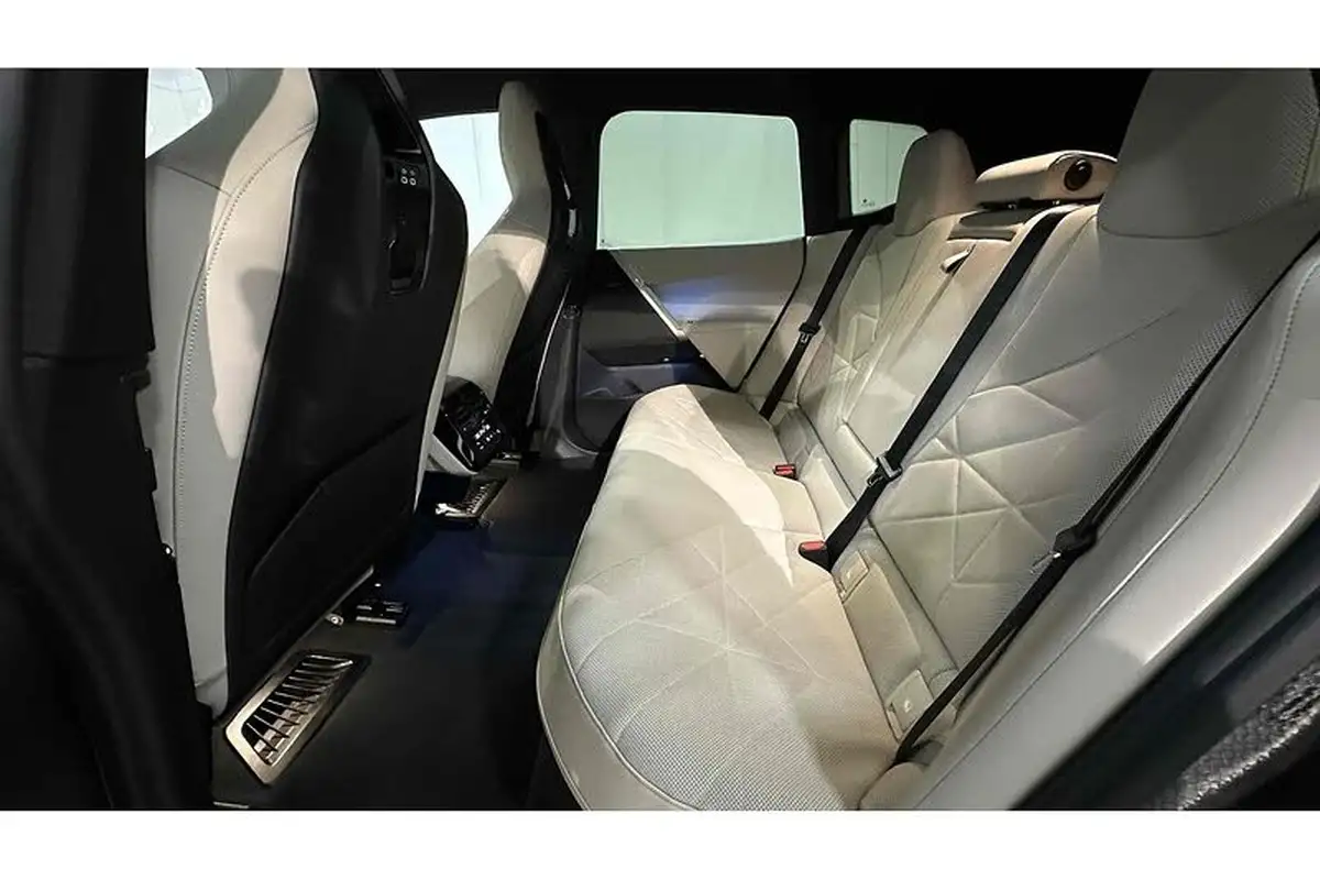 2022-bmw-ix-e-xdrive-40-m-sport-big-23