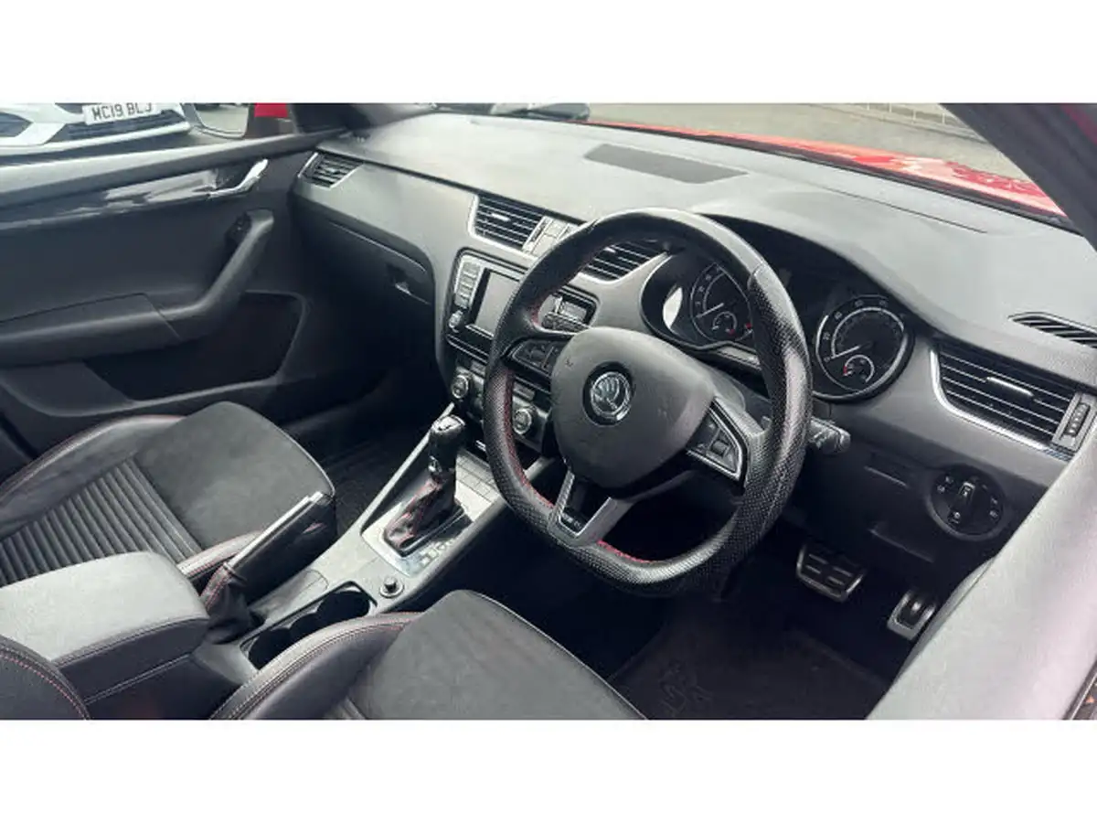 2016-skoda-octavia-20tdi-vrs-hatchback-dsg-big-10