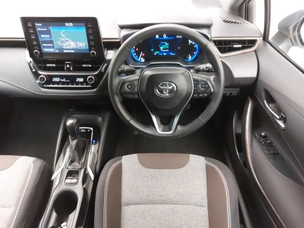 2021-toyota-corolla-18-vvt-i-trek-big-6