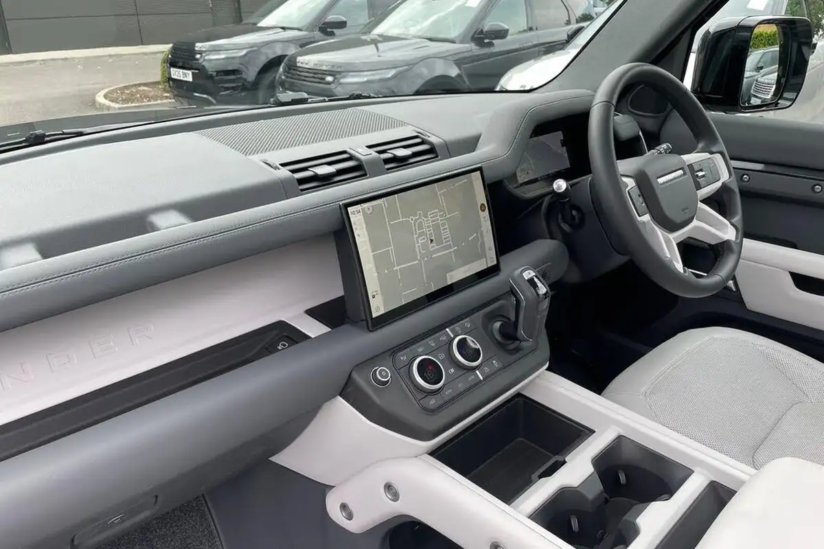 2024-land-rover-90-defender-30-d350-x-dynamic-hse-big-44