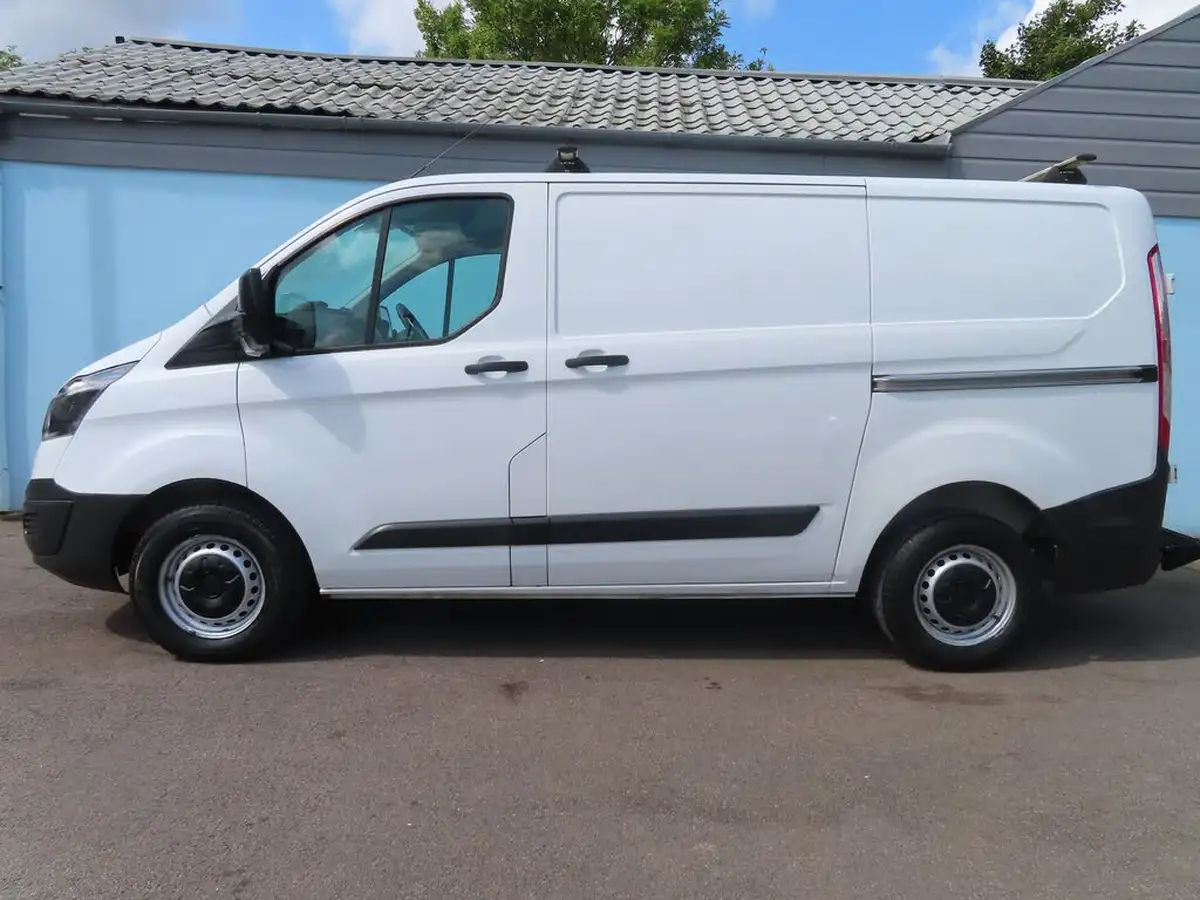 2017-ford-transit-custom-20tdci-310-l1h1-105pseu6-panel-van-big-10