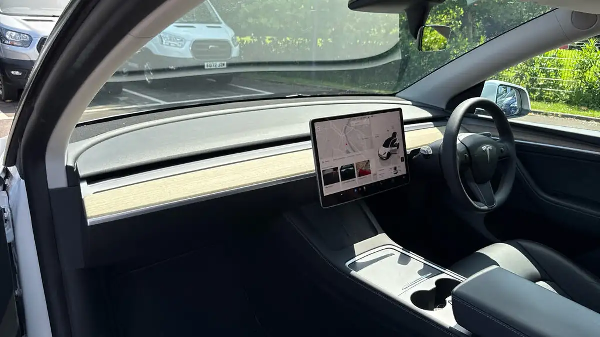2023-tesla-model-y-e-long-range-big-9