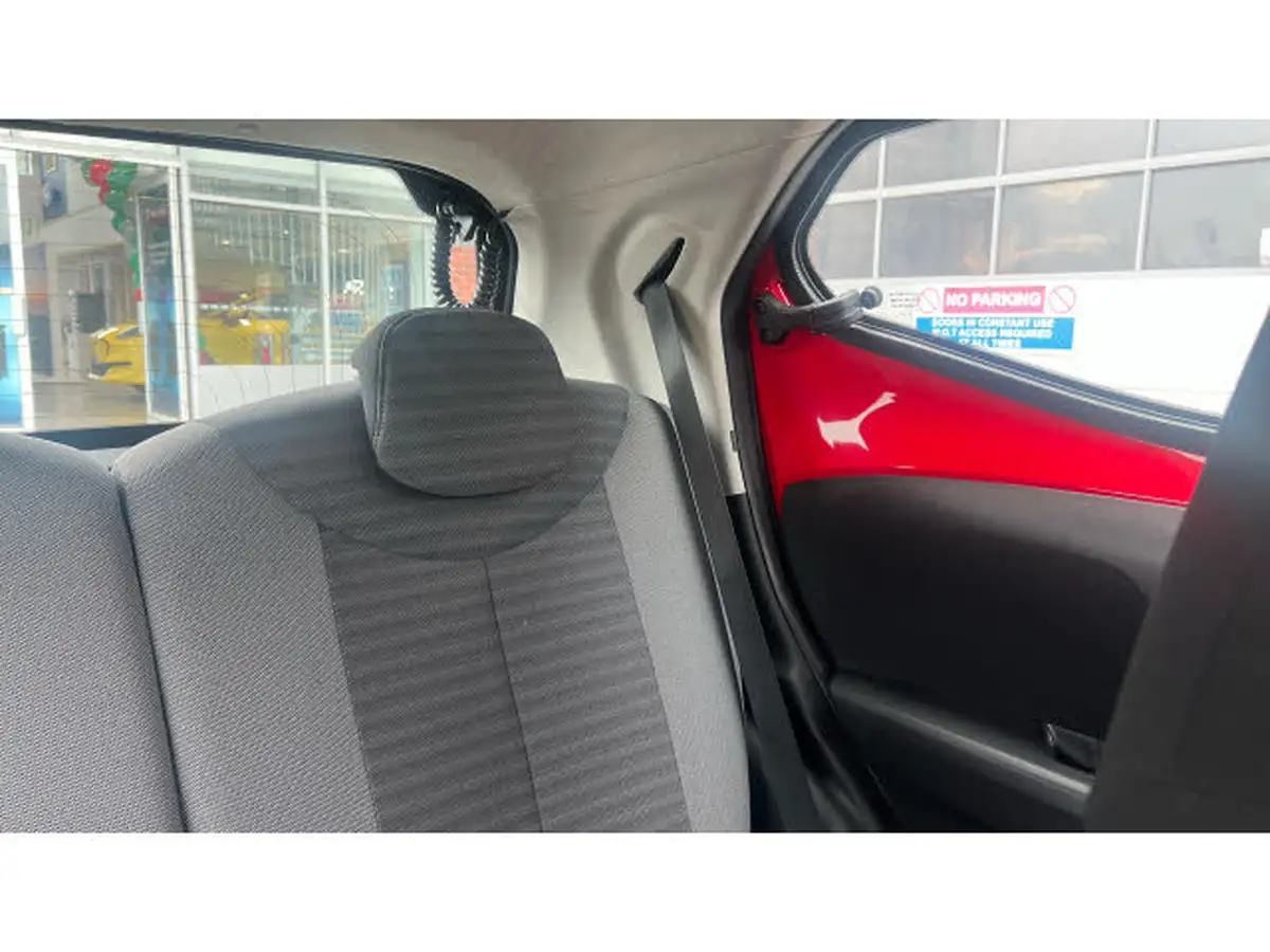 2019-toyota-aygo-10-vvt-i-x-play-big-43