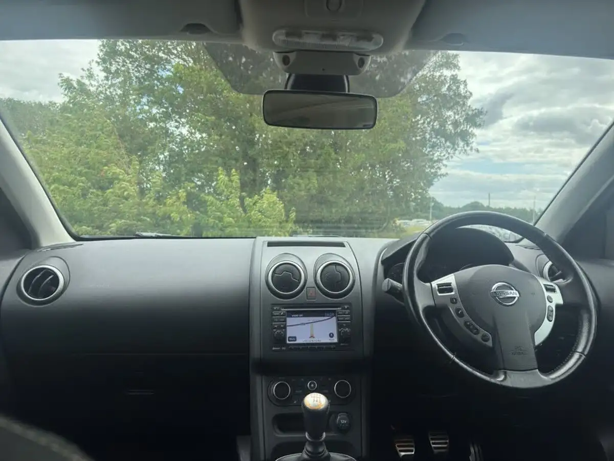 2011-nissan-qashqai-20td-n-tec-4wd-big-5