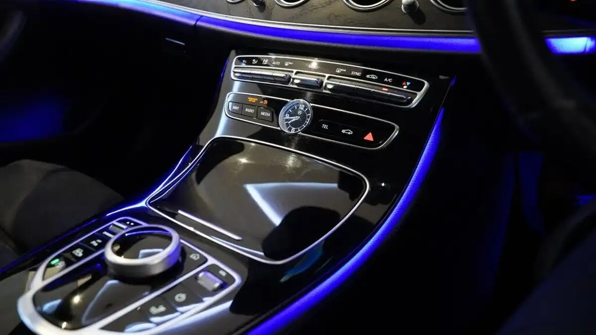 2017-mercedes-benz-e-class-20d-e220d-amg-line-ss-estate-5d-big-40