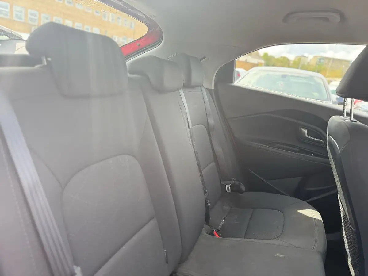 2012-kia-rio-11crdi-2-big-10